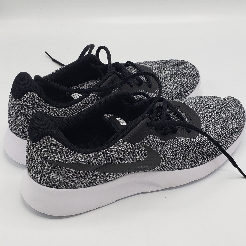 New Men's Nike size 9 (women's size 11) shoes